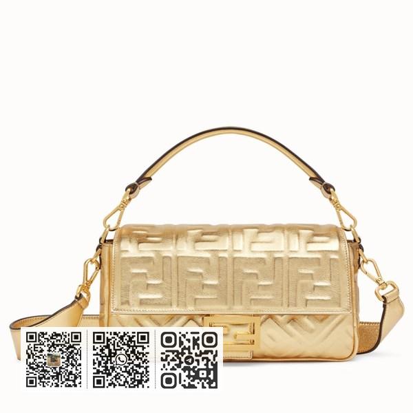Fendi Baguette FF 图案金色小羊皮中号包