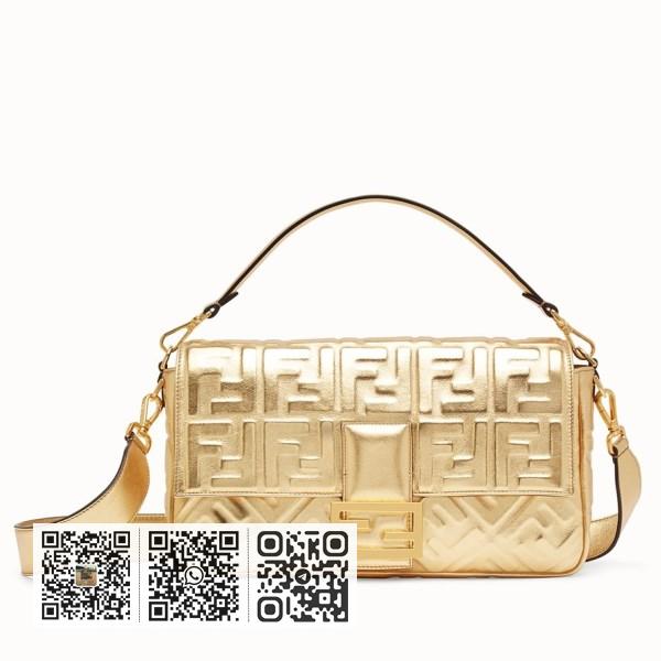 Fendi Baguette 大金色小羊皮手袋，饰有 FF 图案