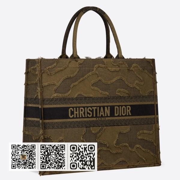 Dior Book 绿色迷彩刺绣帆布托特包