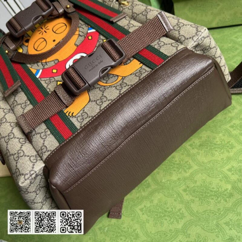 《配全套原厂绿色礼品袋》Gucci小猫印花滑板背包 - Image 3