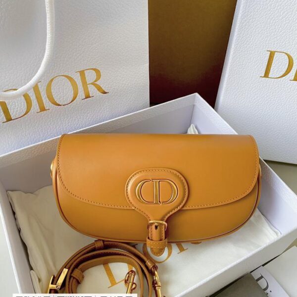 Dior &8211; 月牙包