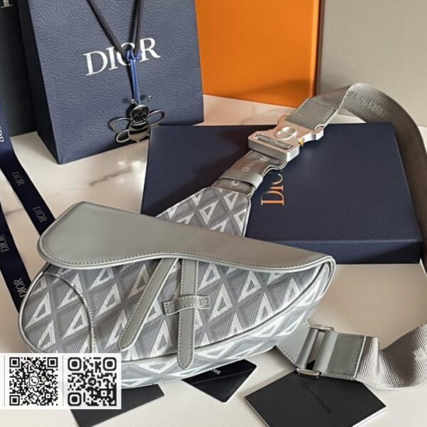 〈Dior〉Dior马鞍包以迪奥灰帆布