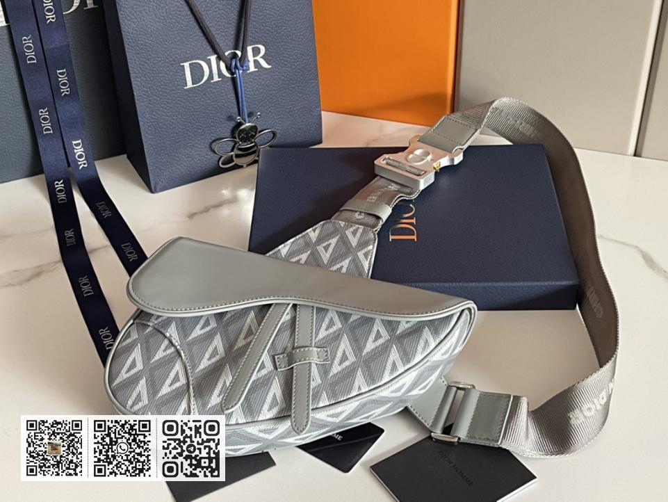 〈Dior〉Dior马鞍包以迪奥灰帆布