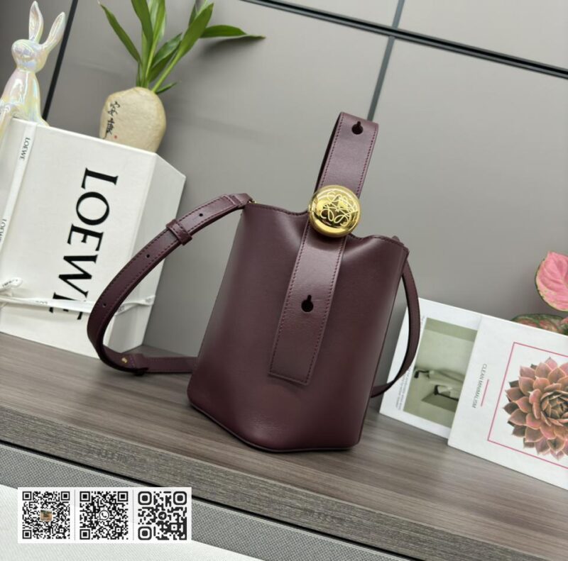 Loewe mini水桶包 - Image 2