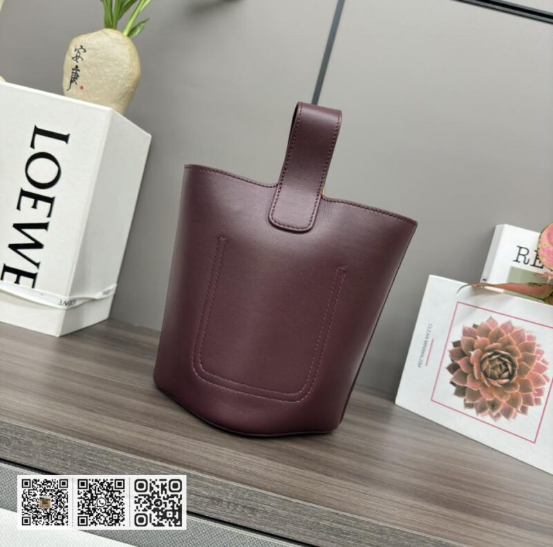 Loewe mini水桶包 - Image 4