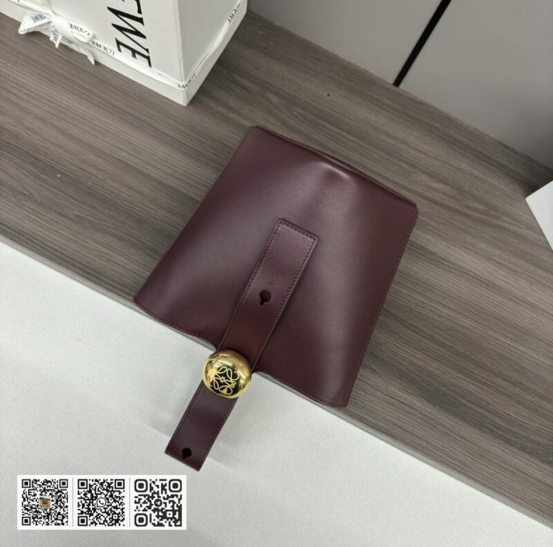 Loewe mini水桶包 - Image 5