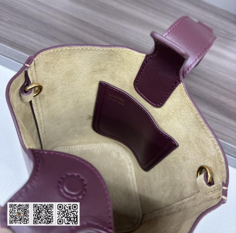 Loewe mini水桶包 - Image 9