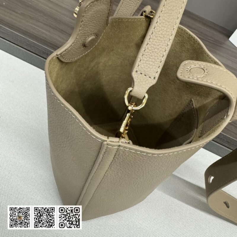 Loewe mini水桶包 - Image 7