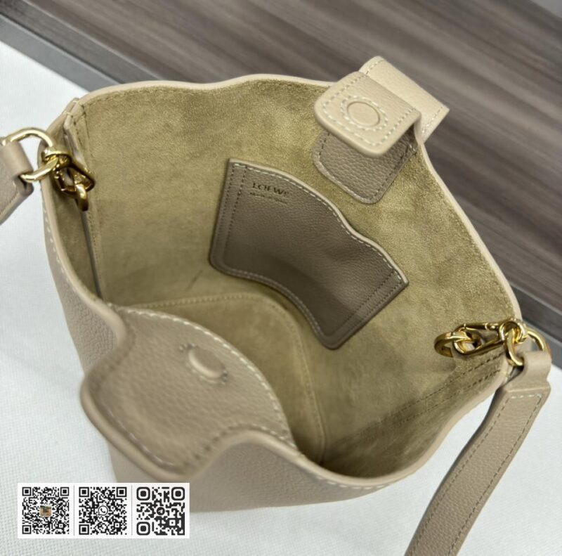 Loewe mini水桶包 - Image 9