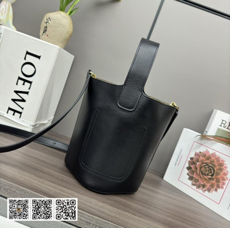 Loewe mini水桶包 - Image 4