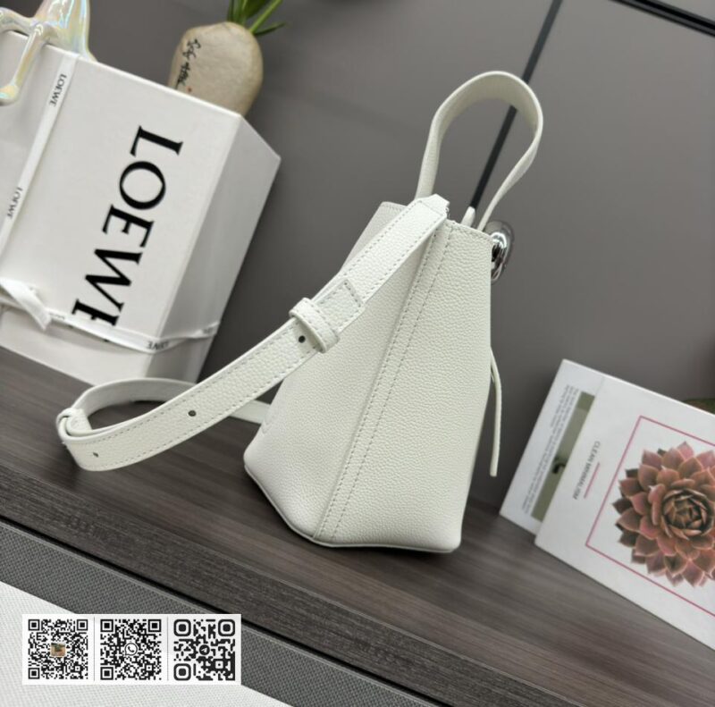 Loewe mini水桶包 - Image 3