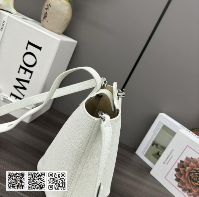 Loewe mini水桶包 - Image 8