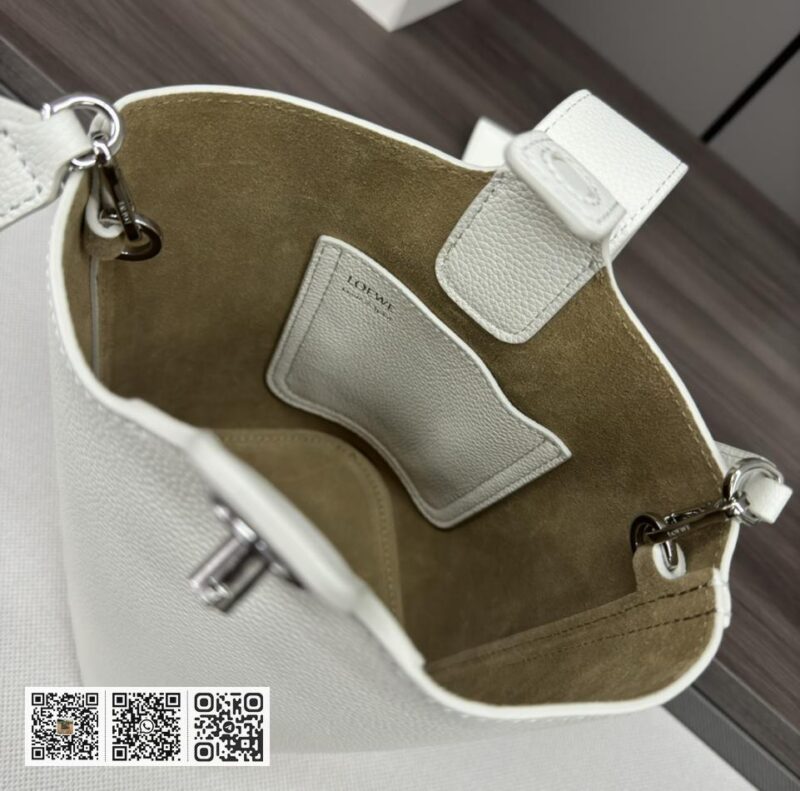 Loewe mini水桶包 - Image 9