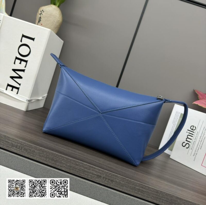 Loewe 亮面 盥洗包 - Image 5