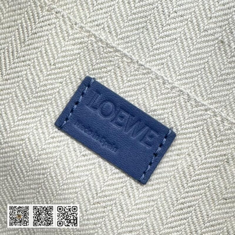 Loewe 亮面 盥洗包 - Image 10