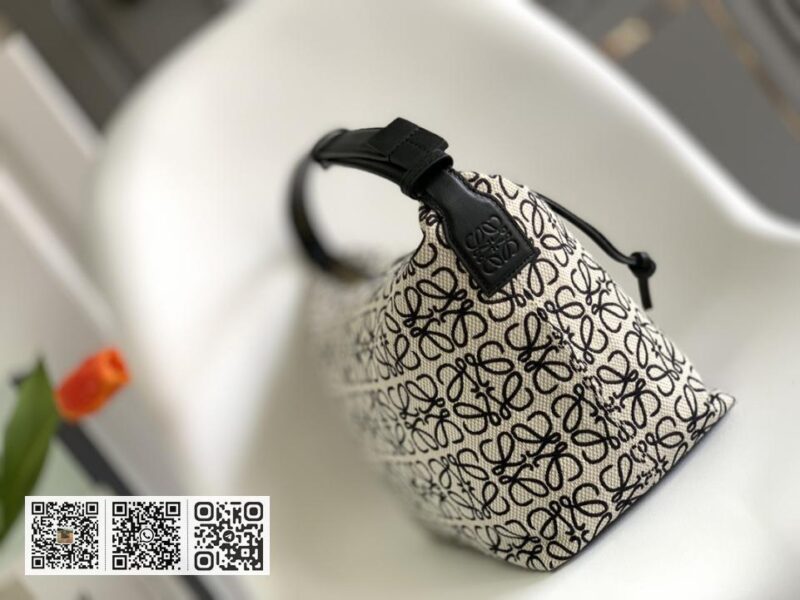 Cubi Anagram腋下包 - Image 2