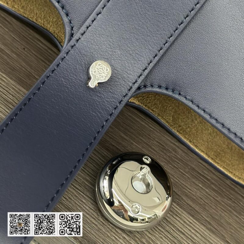 Loewe mini水桶包 - Image 7