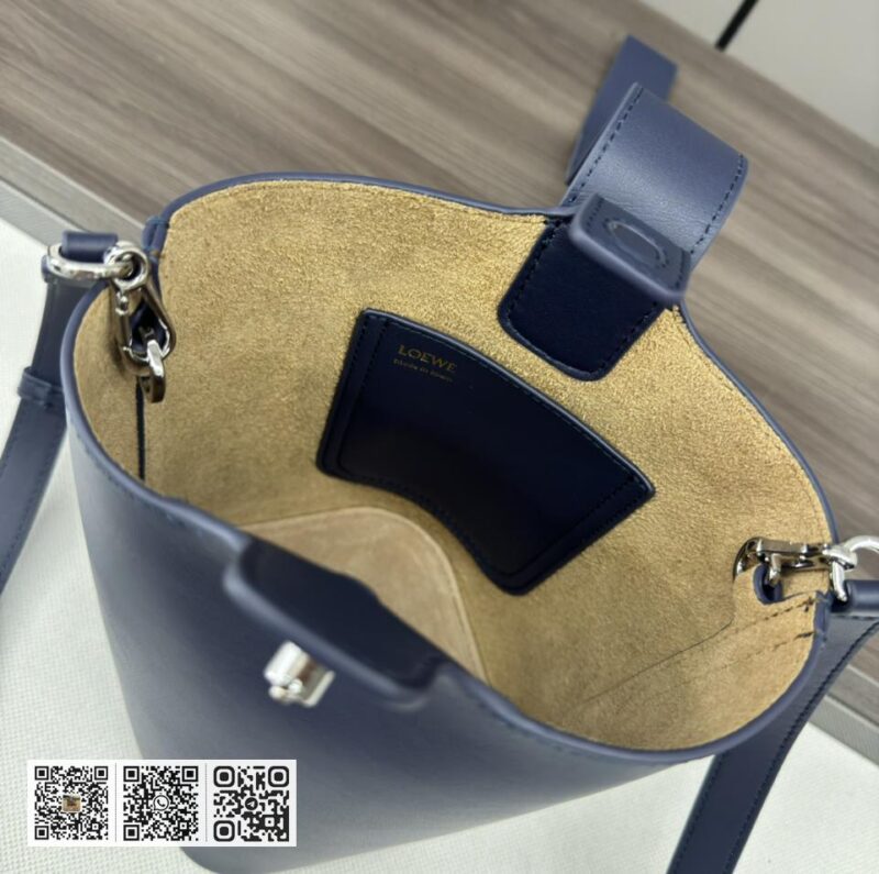 Loewe mini水桶包 - Image 9