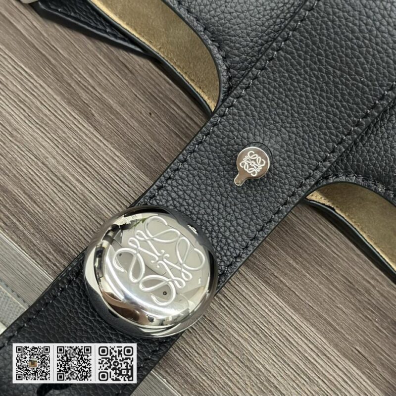 Loewe mini水桶包 - Image 7