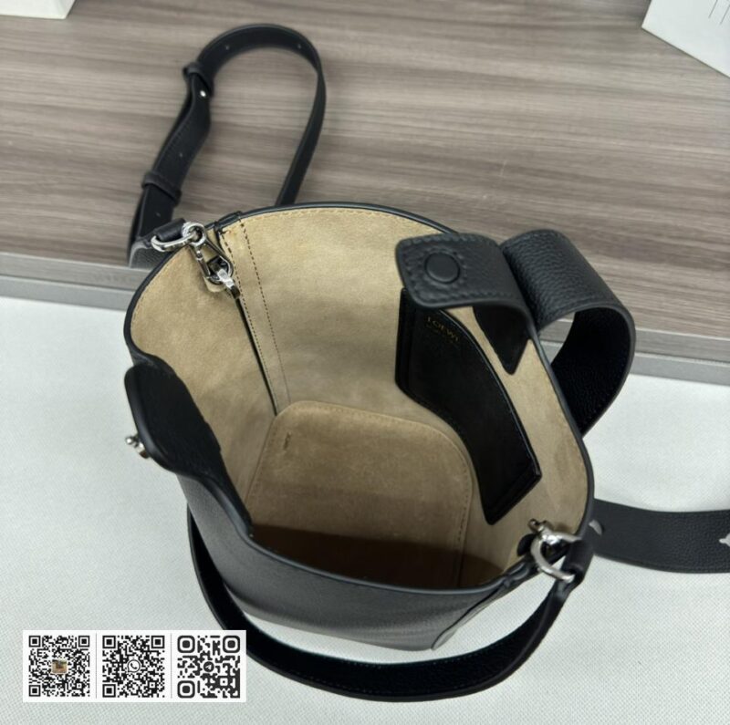 Loewe mini水桶包 - Image 9