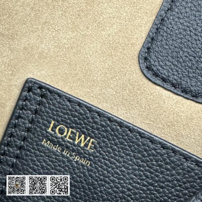 Loewe mini水桶包 - Image 10