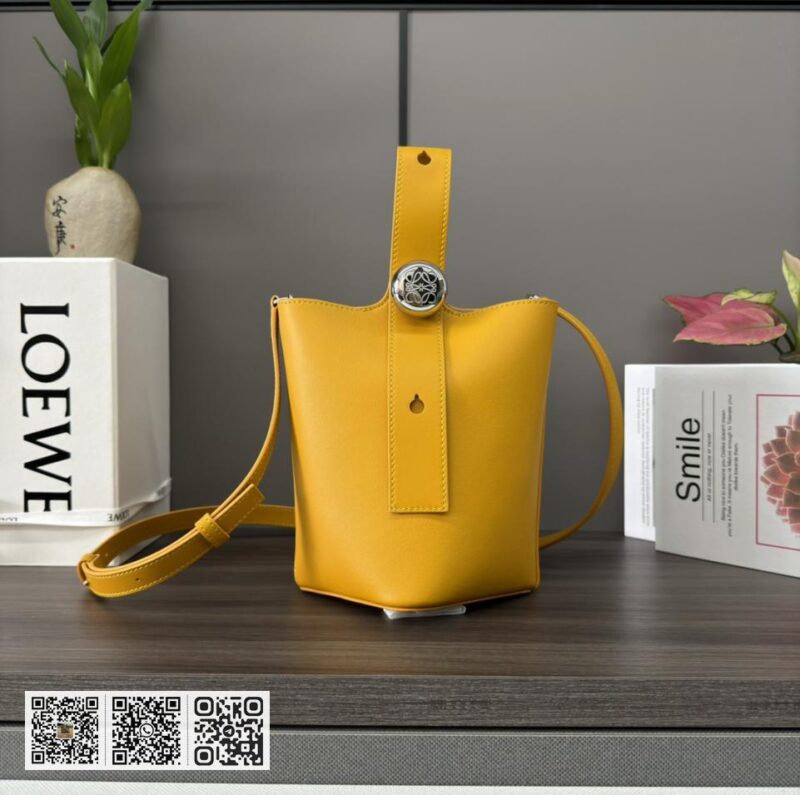 Loewe mini水桶包