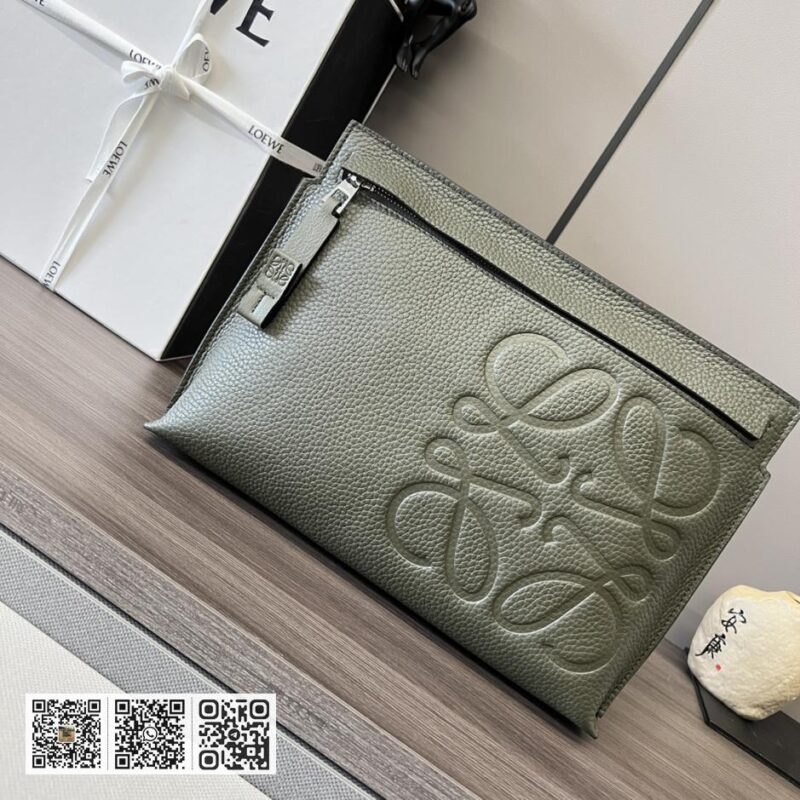 Loewe粒面T pouch - Image 2