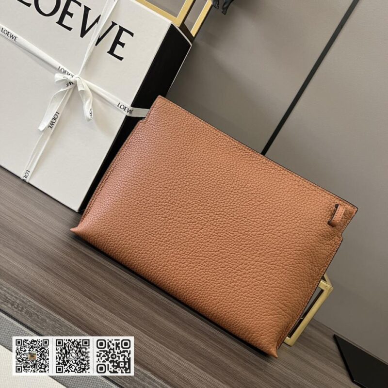 Loewe粒面T pouch - Image 3