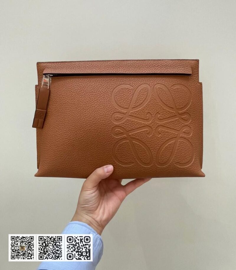 Loewe粒面T pouch - Image 13