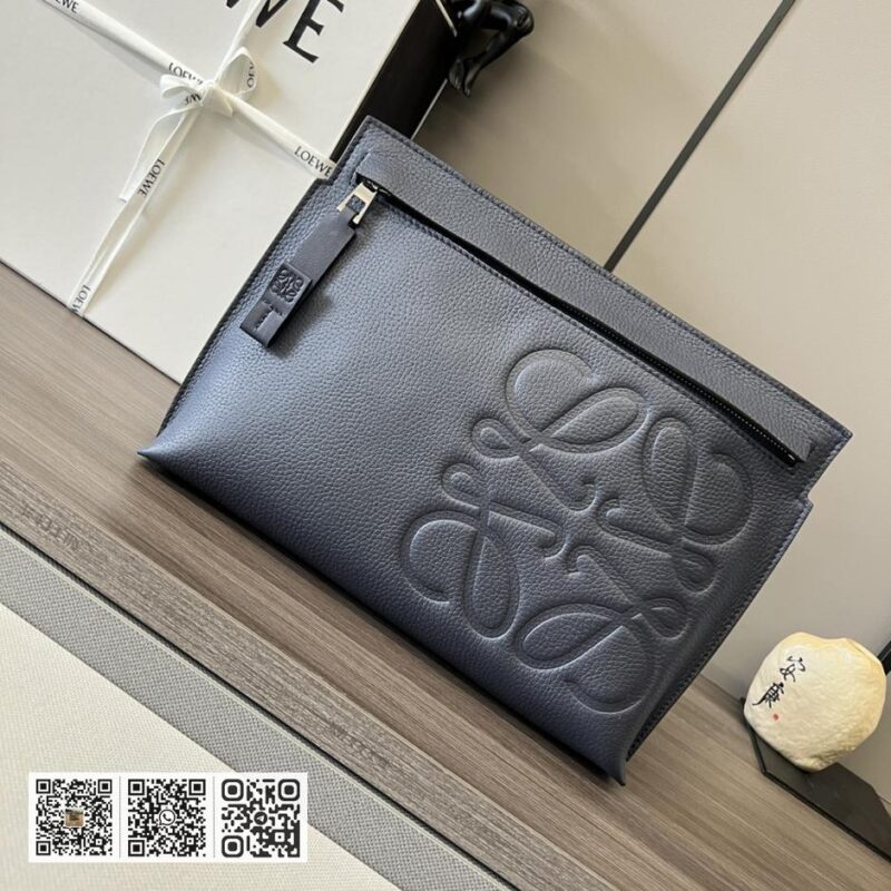 Loewe粒面T pouch - Image 2