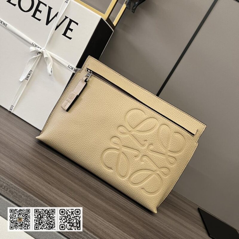 Loewe粒面T pouch - Image 2