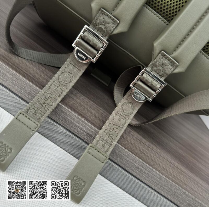 Loewe大号多功能背包 - Image 9