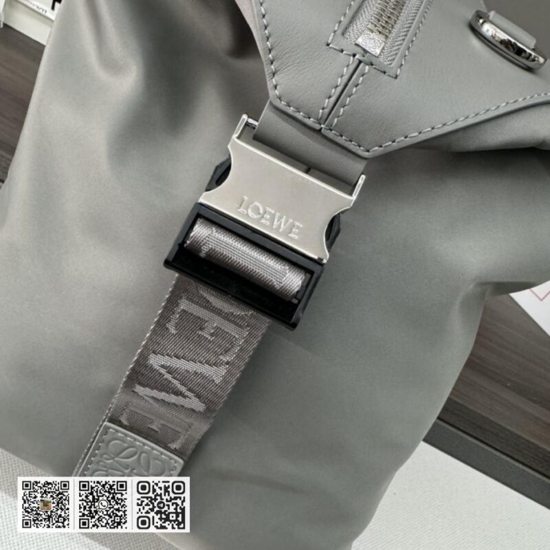 Loewe 小号经典背包 - Image 5