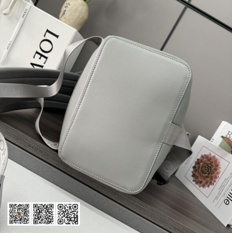 Loewe 小号经典背包 - Image 6