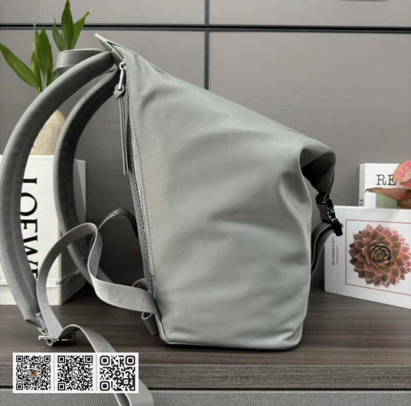 Loewe 小号经典背包 - Image 8