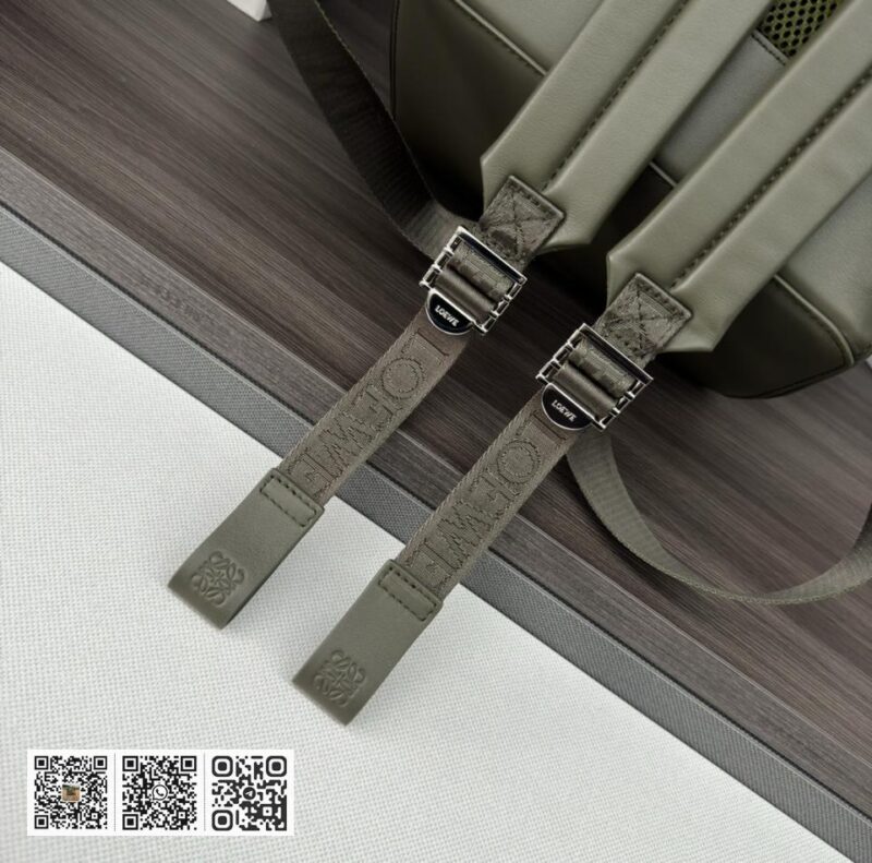 Loewe 小号经典背包 - Image 9