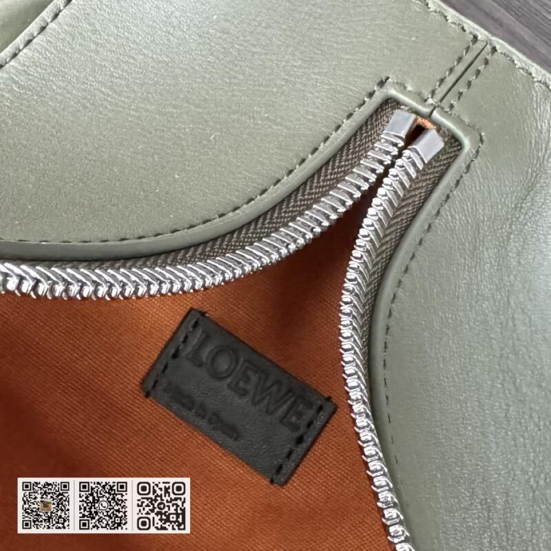 Loewe 小号经典背包 - Image 10