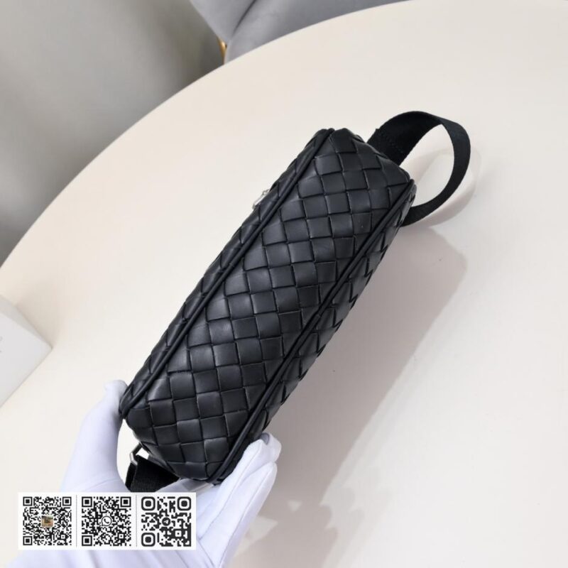 BV lntrecciato编织斜挎包 - Image 4