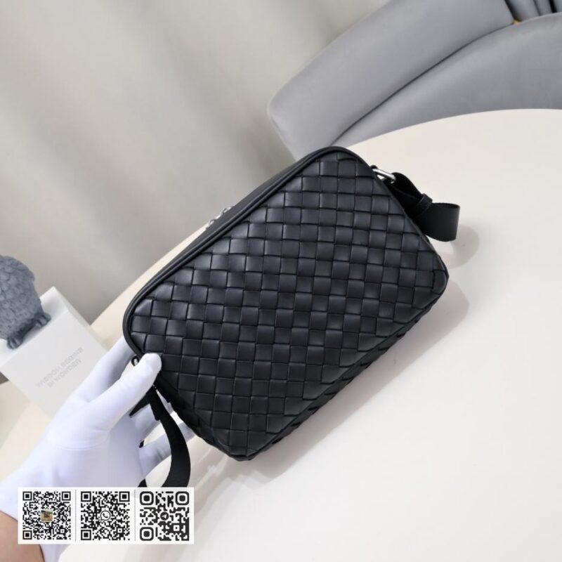 BV lntrecciato编织斜挎包 - Image 9