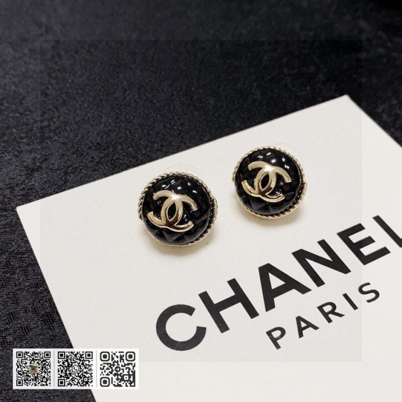 Chanel 双C黑色菱格