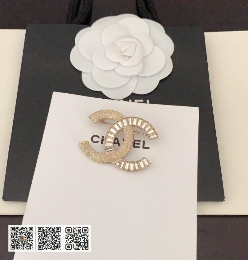 Chanel 浅金cc胸针