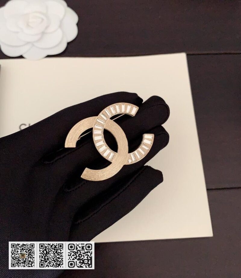 Chanel 浅金cc胸针 - Image 2