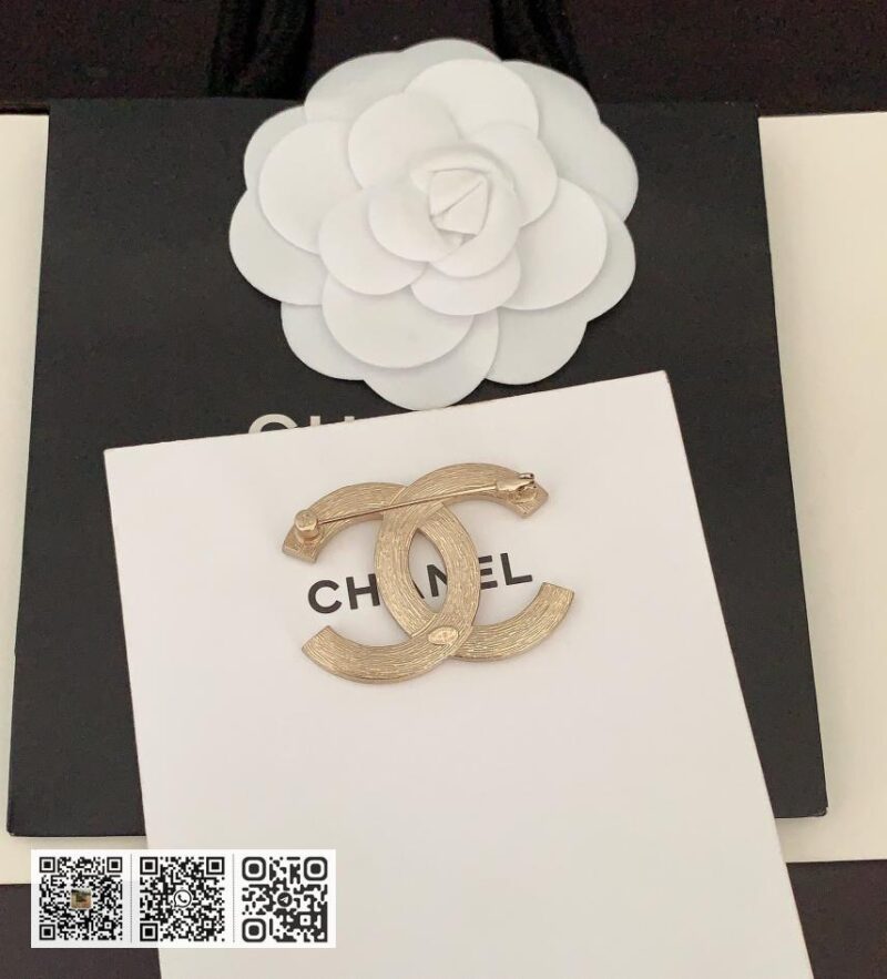 Chanel 浅金cc胸针 - Image 4