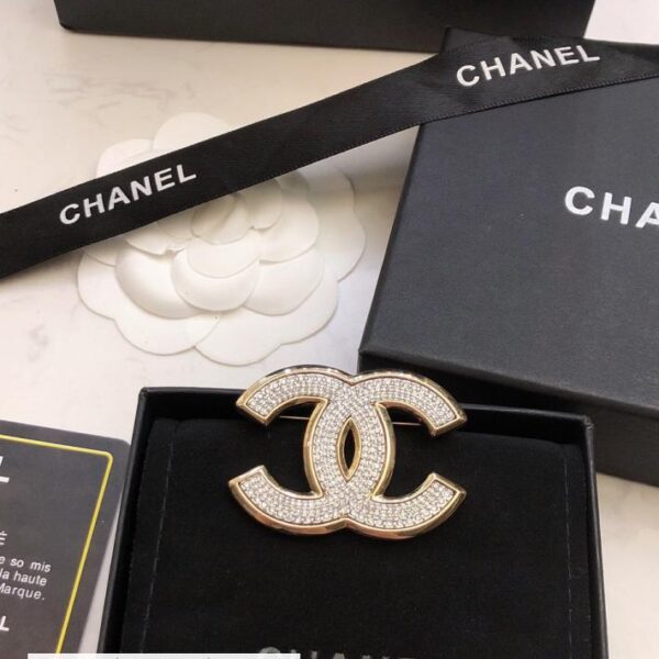 Chanel 镶钻胸针