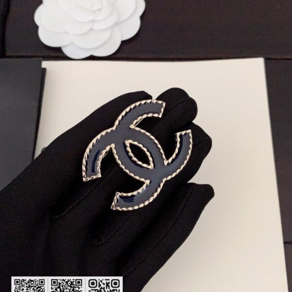 Chanel 牛仔蓝黑大cc胸针