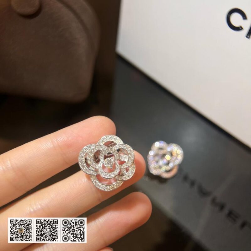 Chanel 之花白山茶，