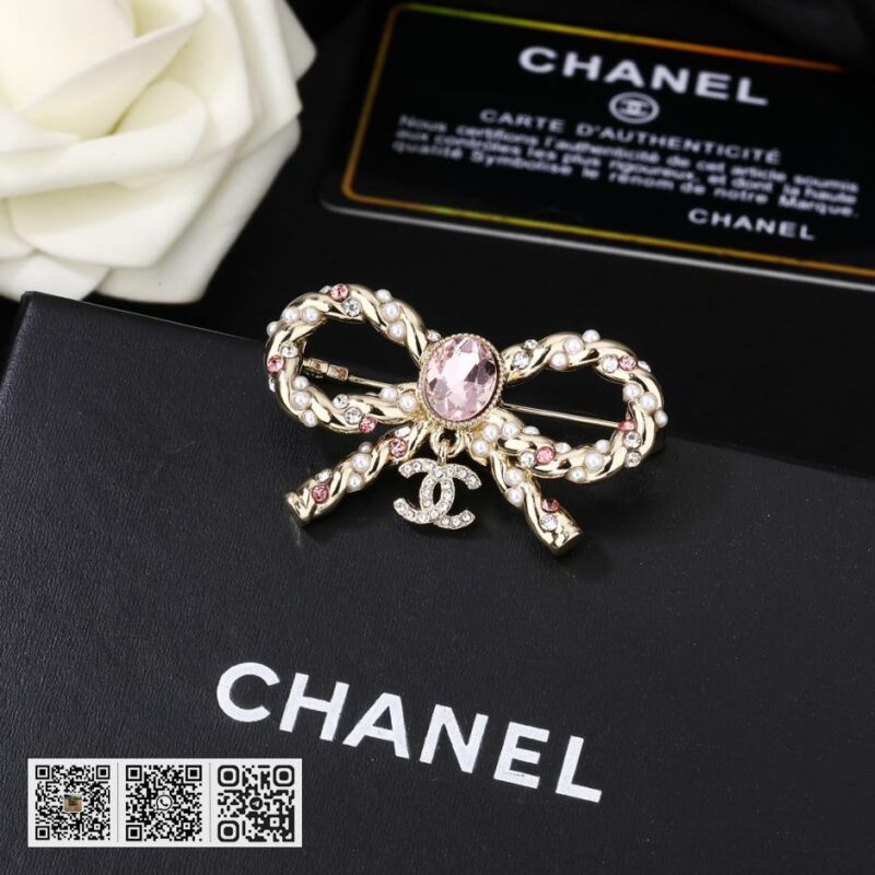 Chanel 秋冬 钻石 粉红双C胸针