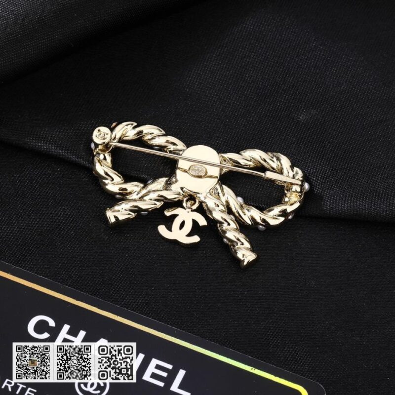 Chanel 秋冬 钻石 粉红双C胸针 - Image 5