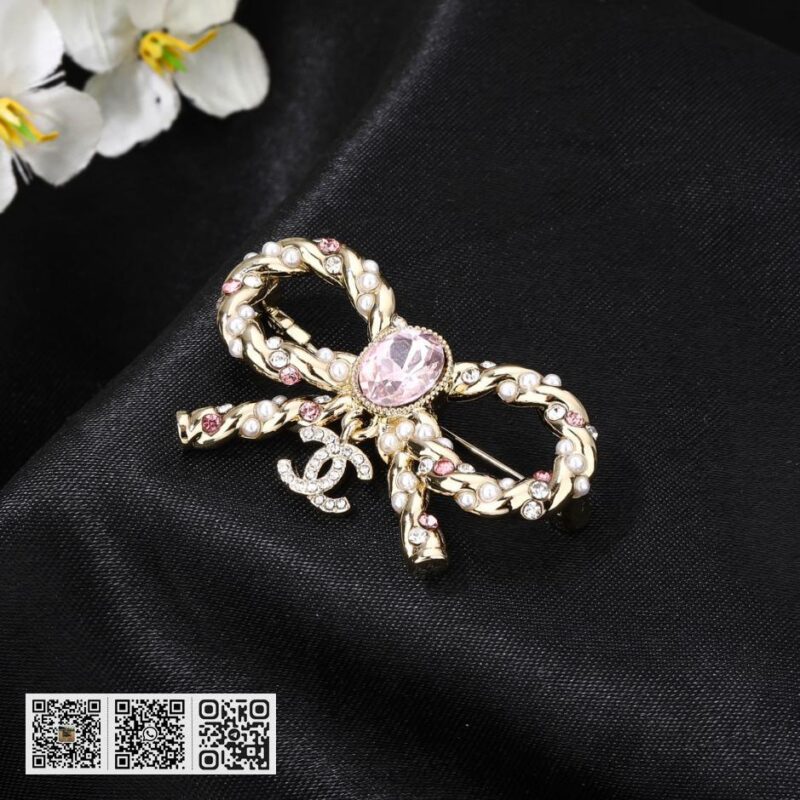 Chanel 秋冬 钻石 粉红双C胸针 - Image 7