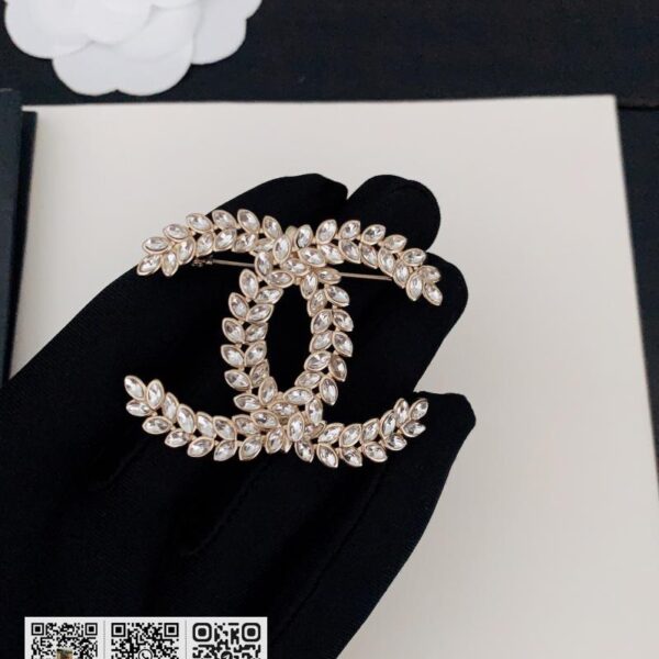 Chanel 小马眼cc胸针